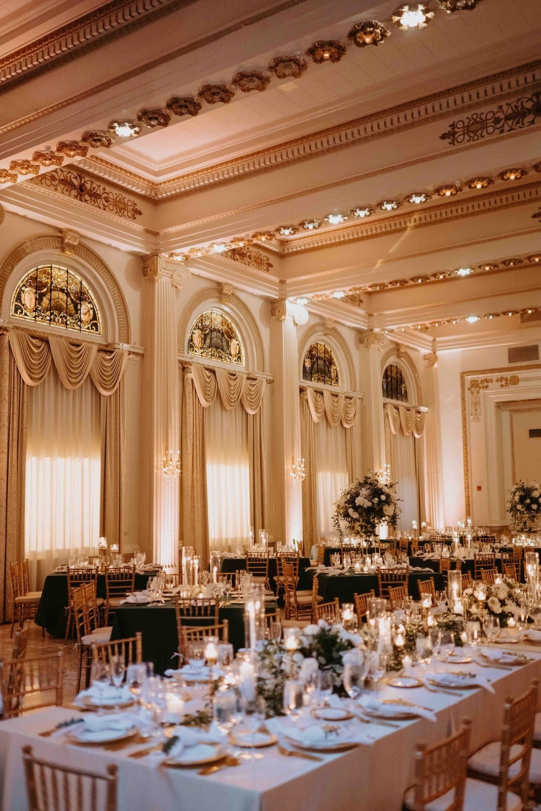 How much do wedding flowers cost