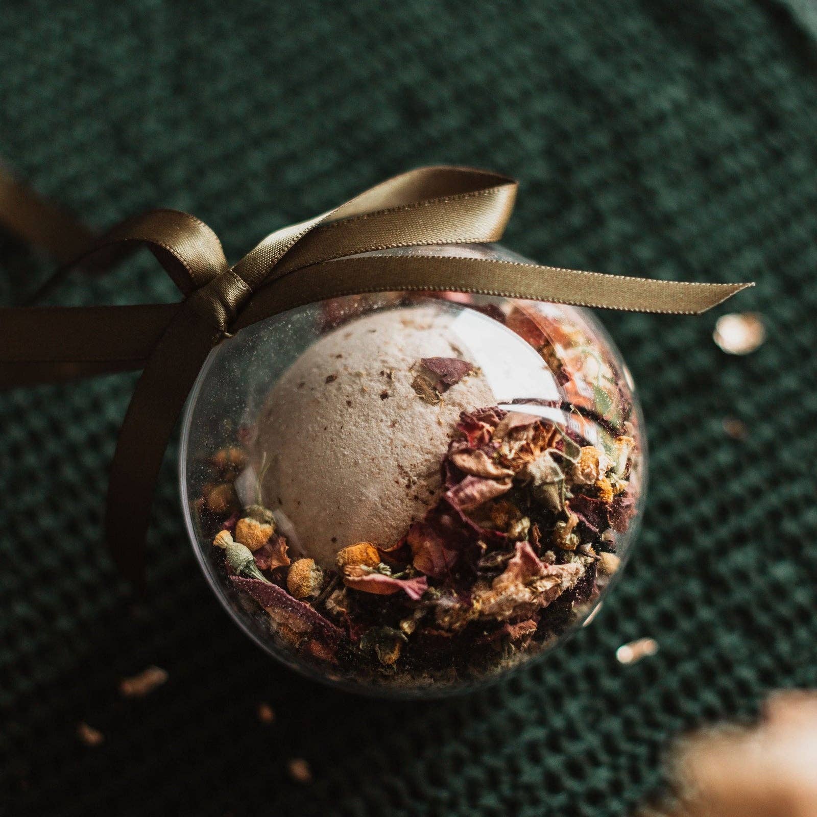 BOTANICAL BATH BOMB BAUBLE