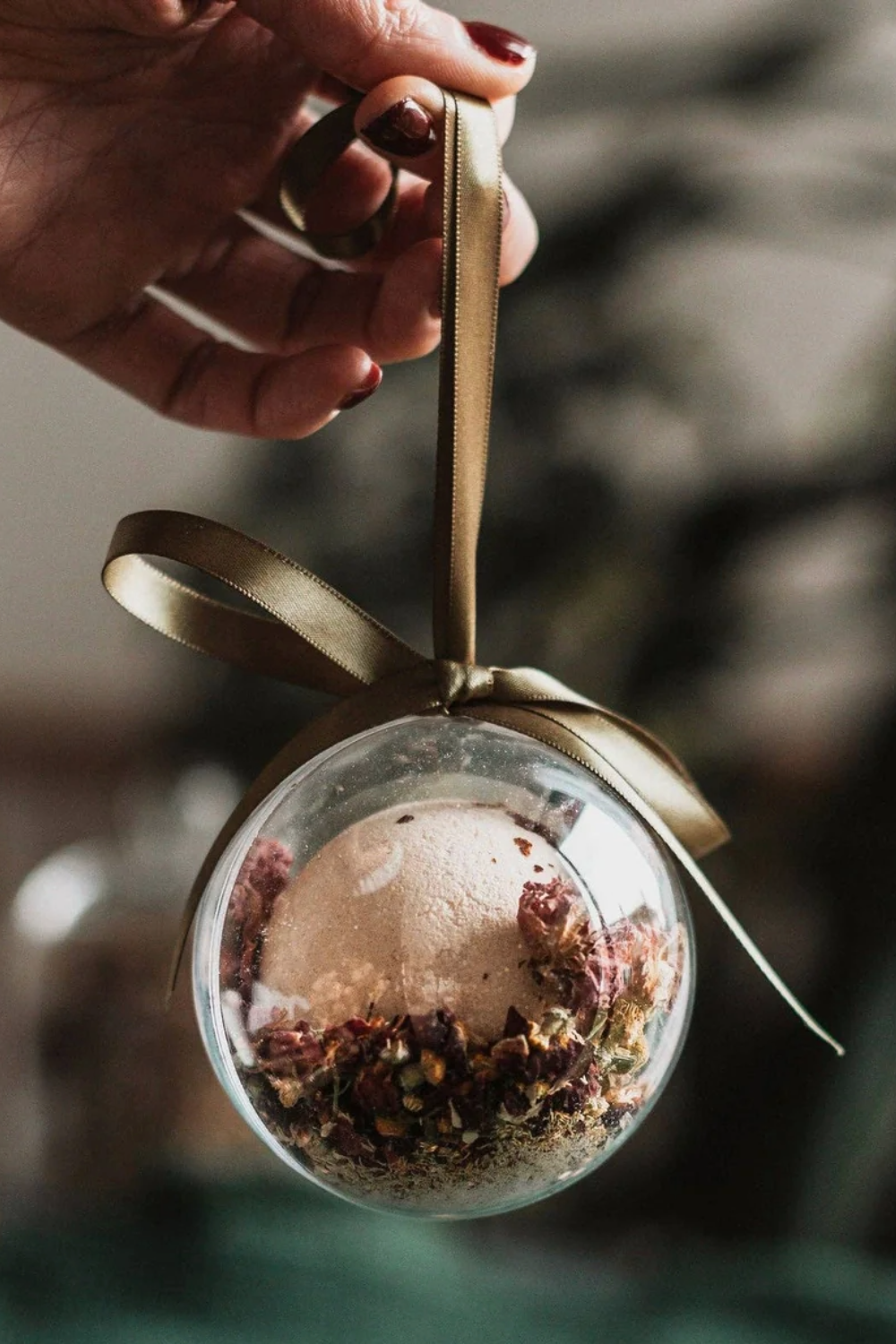 BOTANICAL BATH BOMB BAUBLE